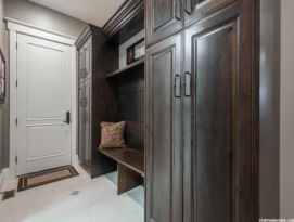 Mud room with lockers and bench with shelf